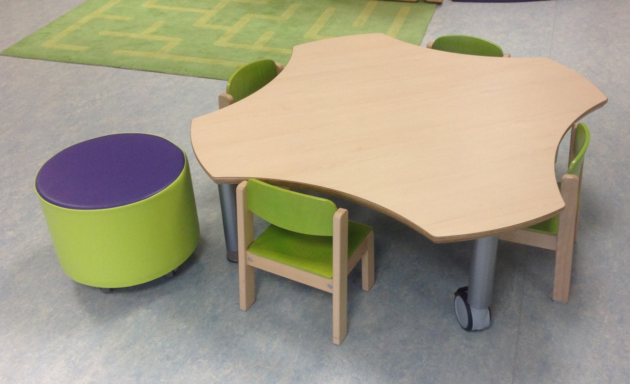 23b Pouf mousse adulte sur 5 roulettes