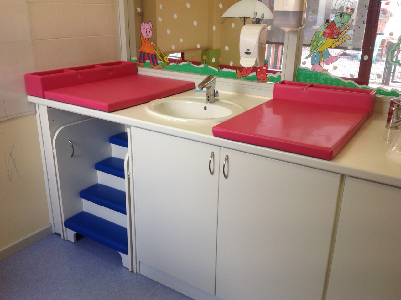 Tapis de change plat et caisse (2)